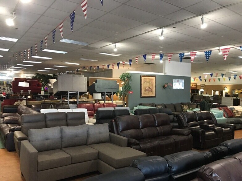 More Photos Of 777 E Francisco Blvd, San Rafael Freestanding For Lease