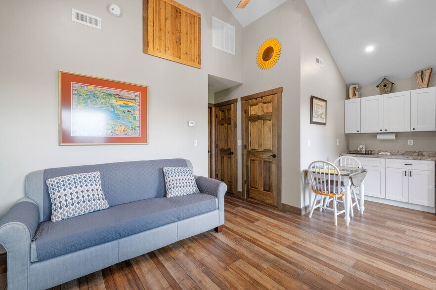 More Photos Of 291 Endicott St N, Laconia Hotel For Sale