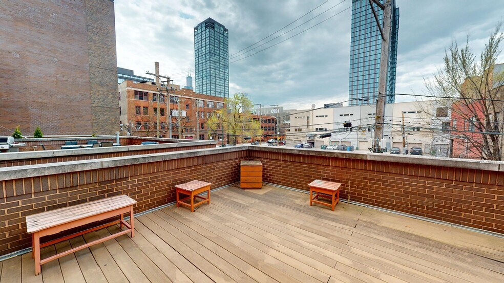 More Photos Of 1009 W Fulton Market, Chicago Storefront Retail Office For Sale