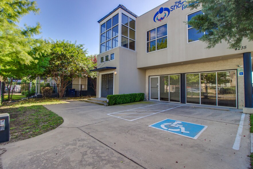 More Photos Of 4235 Cedar Springs Rd, Dallas Office For Sale