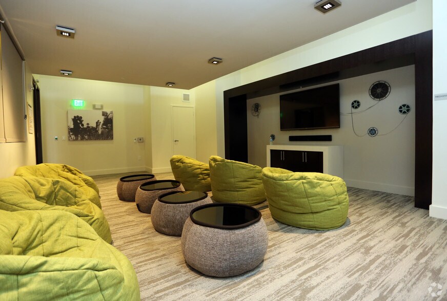 More Photos Of 101 N Wolfe St, Baltimore Apartments For Lease