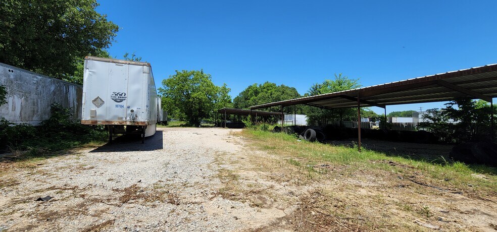 More Photos Of 7305 Julius Schepps Fwy, Dallas Warehouse For Lease