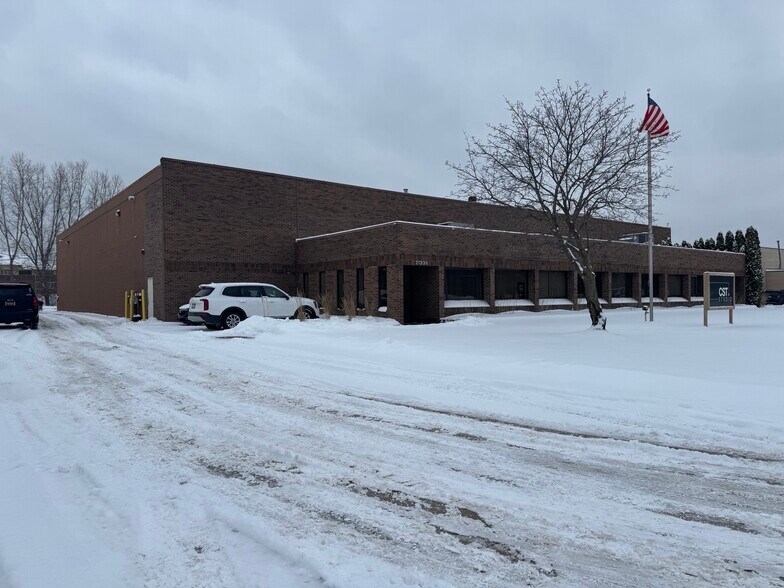 More Photos Of 21338 Carlo Dr, Clinton Township Manufacturing For Lease