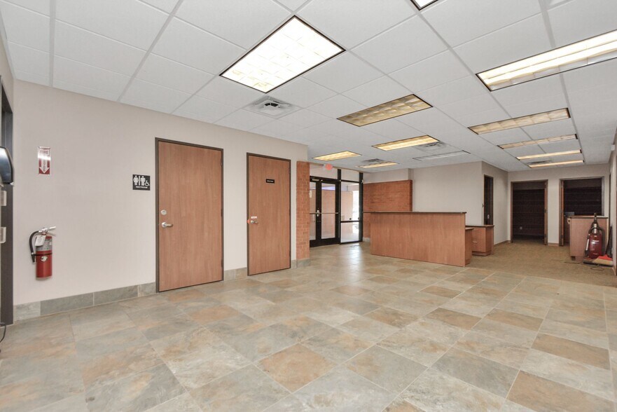 More Photos Of 1500 W Highway 6, Alvin Truck Terminal For Lease