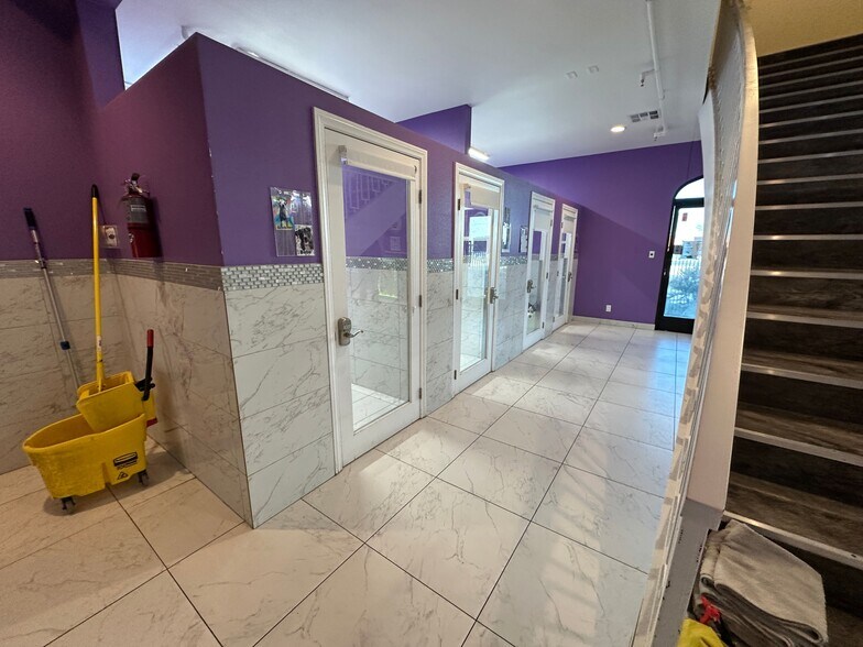 More Photos Of 6188 S Sandhill Rd, Las Vegas Veterinarian Kennel For Sale