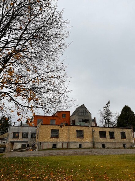 More Photos Of 1032-1038 12th Ave, Grafton Flex For Lease