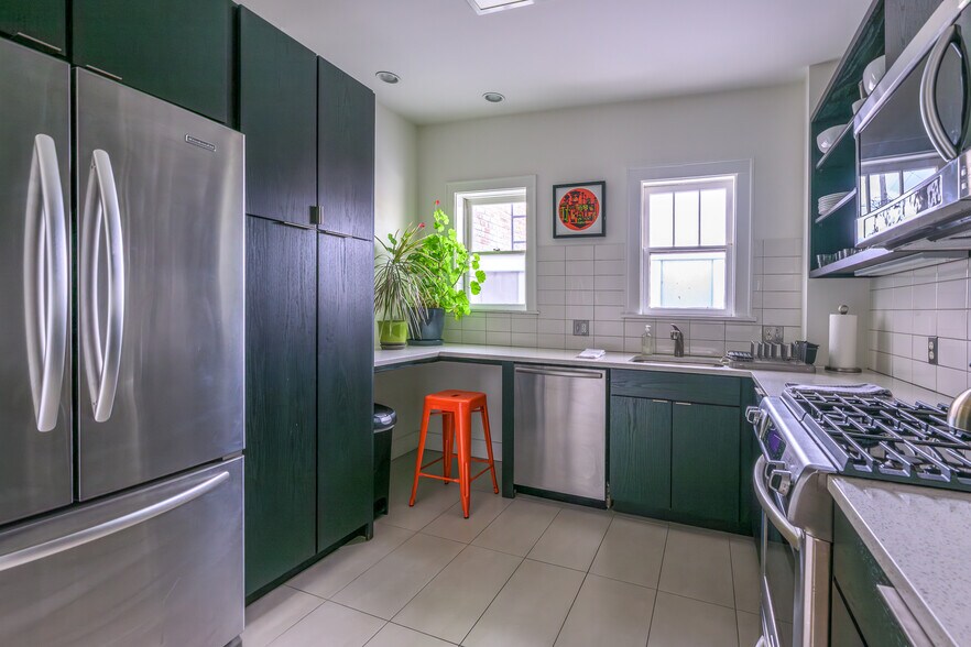 More Photos Of 705 Warren St, Hudson Storefront Retail Residential For Sale