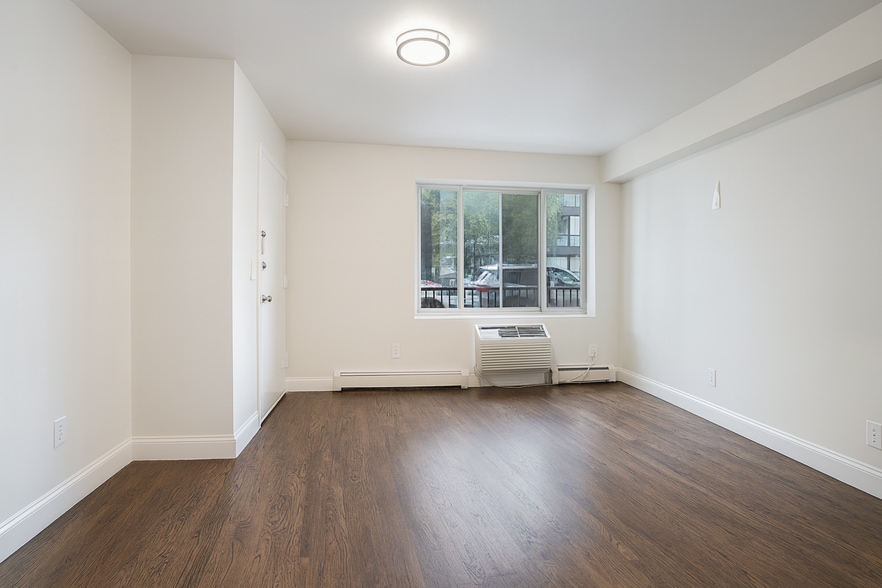 More Photos Of 187 Woodpoint Rd, Brooklyn Apartments For Sale