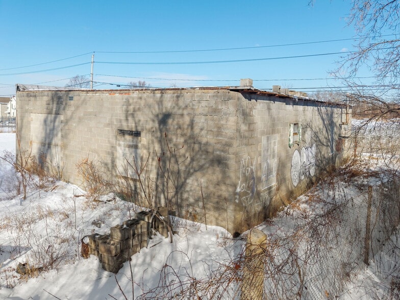 More Photos Of 440 Peek St, Schenectady Auto Repair For Sale