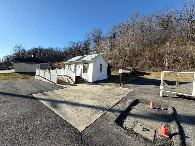 More Photos Of 602 E Lee Hwy, Wytheville Freestanding For Sale