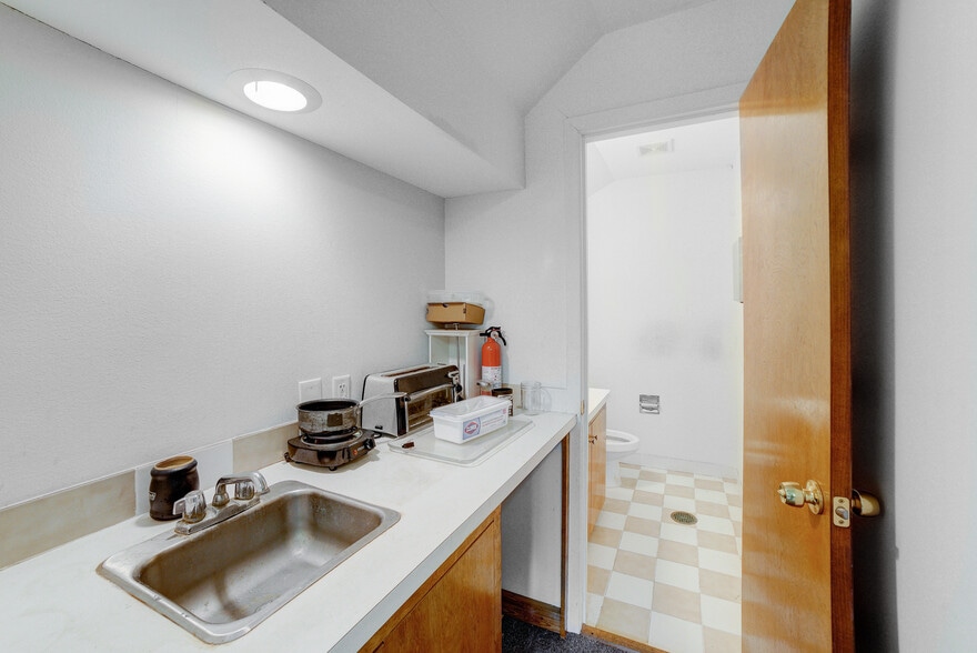 More Photos Of 1901 Waugh Dr, Houston General Retail For Sale