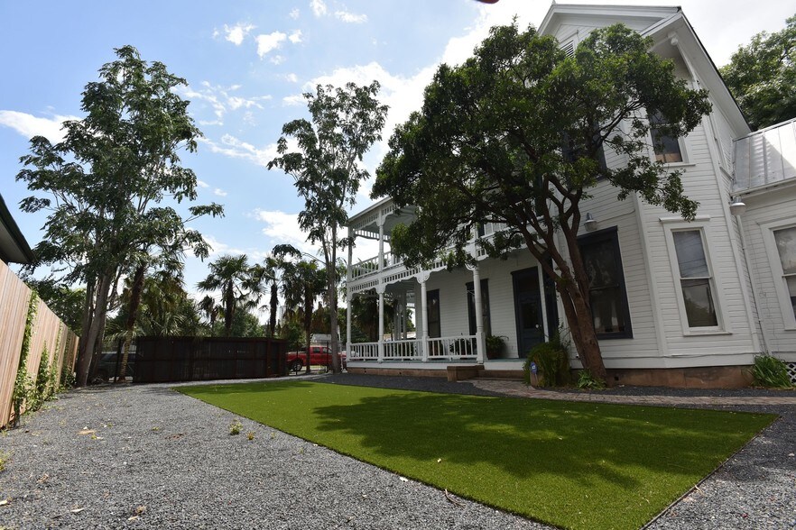 More Photos Of 1000 E Cesar Chavez St, Austin Loft Creative Space For Lease