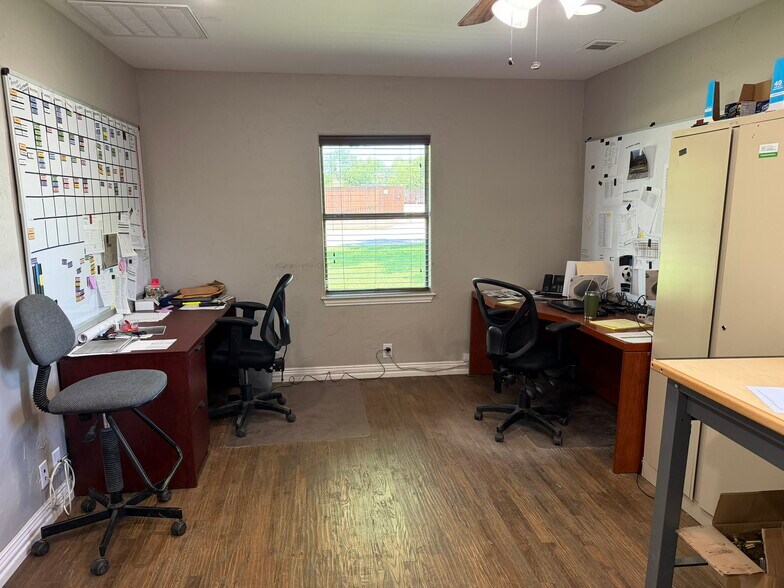 More Photos Of 414 N Kealy Ave, Lewisville Office For Sale