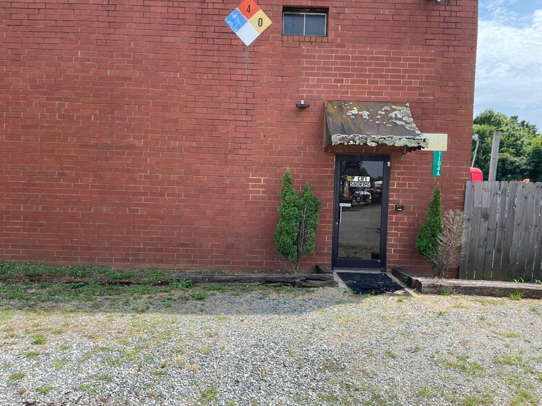 More Photos Of 1104 Southerland St, Graham Warehouse For Lease