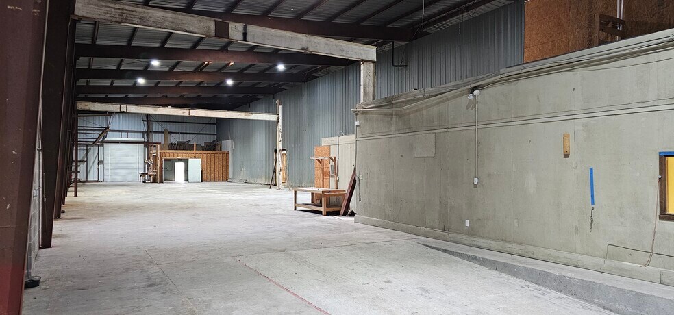 More Photos Of 200 Industrial Ave, Jefferson Warehouse For Lease