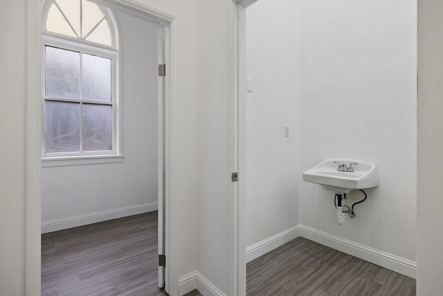 More Photos Of 401 W Lerdo Hwy, Shafter Religious Facility For Sale