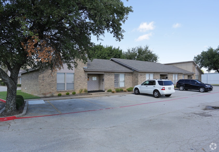 Primary Photo Of 2100 Roosevelt Dr, Arlington Office For Lease