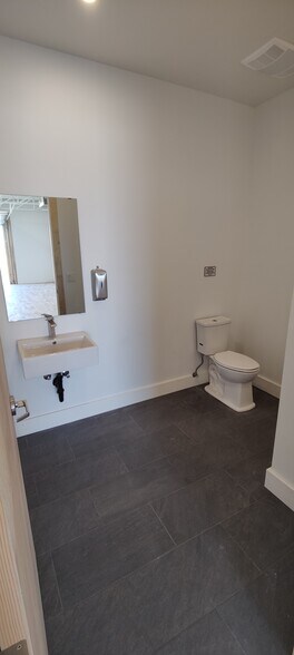 More Photos Of 2185-2187 S Sheridan Blvd, Denver Flex For Lease