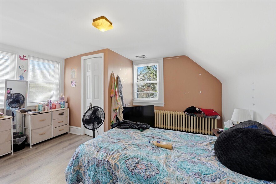 More Photos Of 24 W Stewart Ave, Lansdowne Specialty For Sale