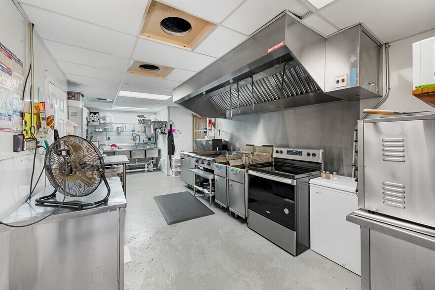 More Photos Of 518 N Harrison St, Alexandria Freestanding For Lease