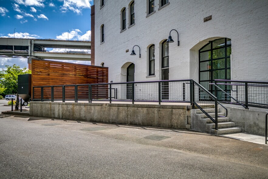 More Photos Of 1631 NW Thurman St, Portland Loft Creative Space For Sale