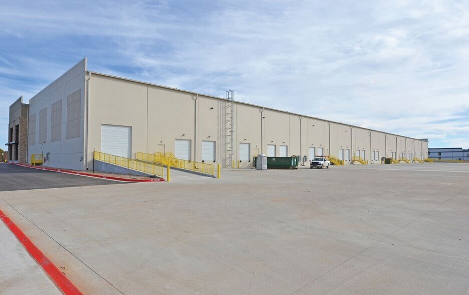 More Photos Of 411 N Goad Springs Rd, Lowell Warehouse For Lease