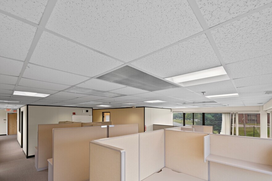 More Photos Of 1 Olde North Rd, Chelmsford Office For Lease