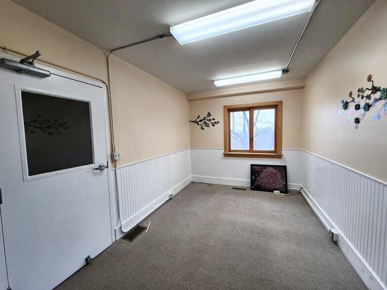 More Photos Of 303 Gunderman Rd, Spencer Manufacturing For Sale