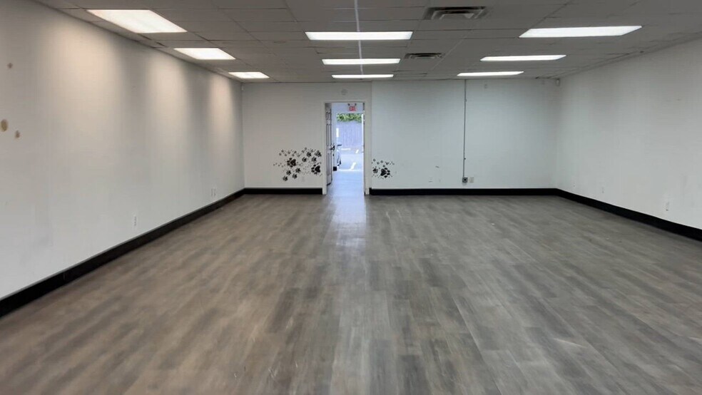 Primary Photo Of 933-939 N Broadway, Massapequa Storefront Retail Office For Lease