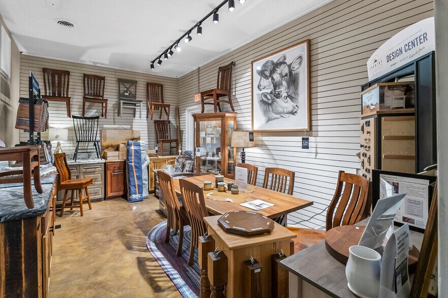 More Photos Of 2994 Hickory Blvd, Hudson Freestanding For Sale