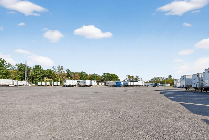 More Photos Of 42 Verbraska Ave, Amsterdam Distribution For Sale