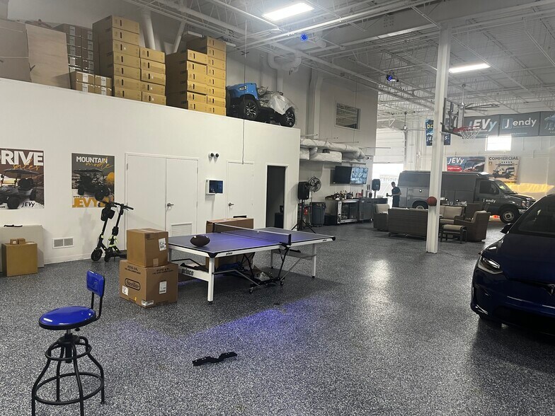 More Photos Of 1540 Hannah Ave, Forest Park Light Distribution For Sale