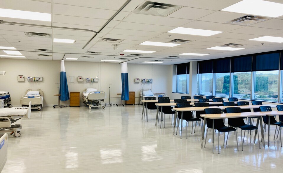 More Photos Of 26400 Lahser Rd, Southfield Office For Sale