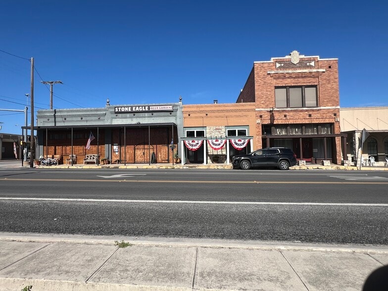 More Photos Of 124 Austin st, Comanche Bar For Sale