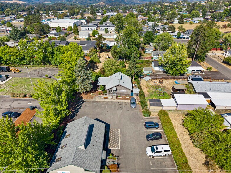 More Photos Of 92 NW Glenhart Ave, Winston Freestanding For Sale