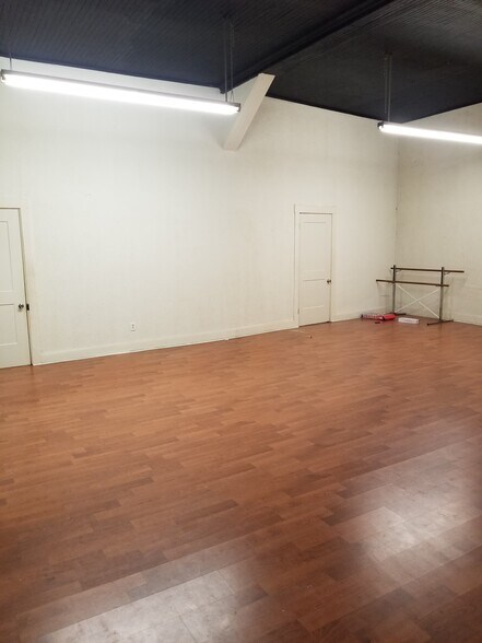 More Photos Of 114 N Church St, Waverly Loft Creative Space For Lease