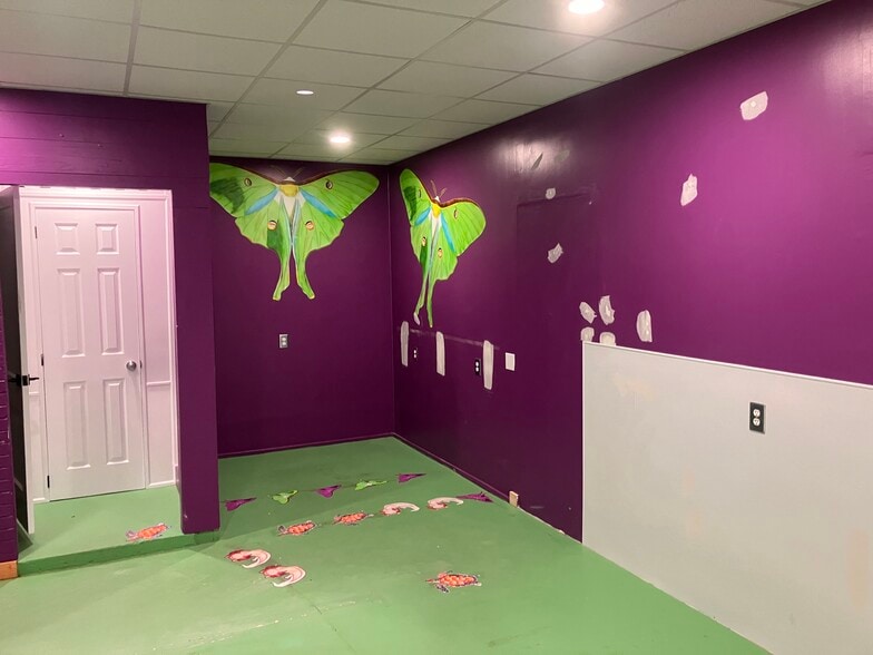 More Photos Of 909 Starkeys Aly, Wilmington Specialty For Lease