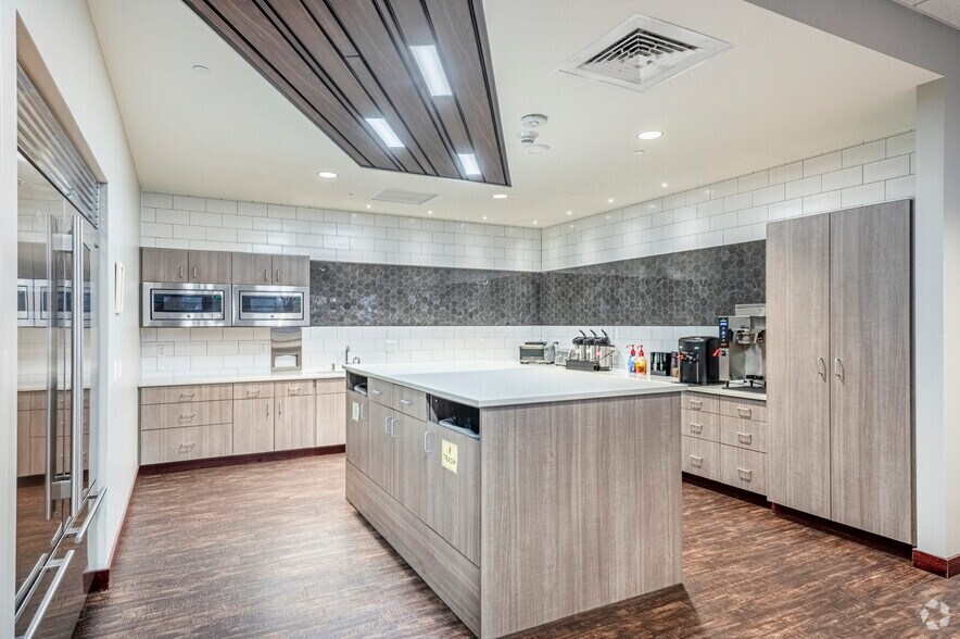 More Photos Of 1002 Deming Way, Madison Office For Sale