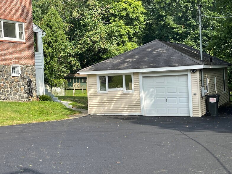 More Photos Of 692 Lenni Rd, Aston Warehouse For Sale