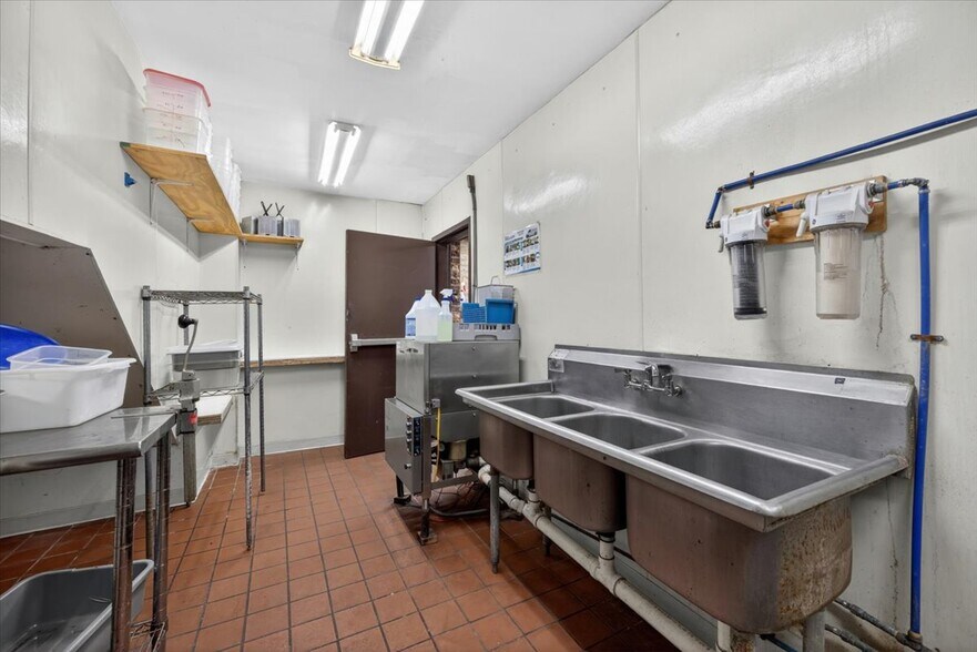 More Photos Of 650-654 S Main St, Wilkes-Barre Bar For Sale
