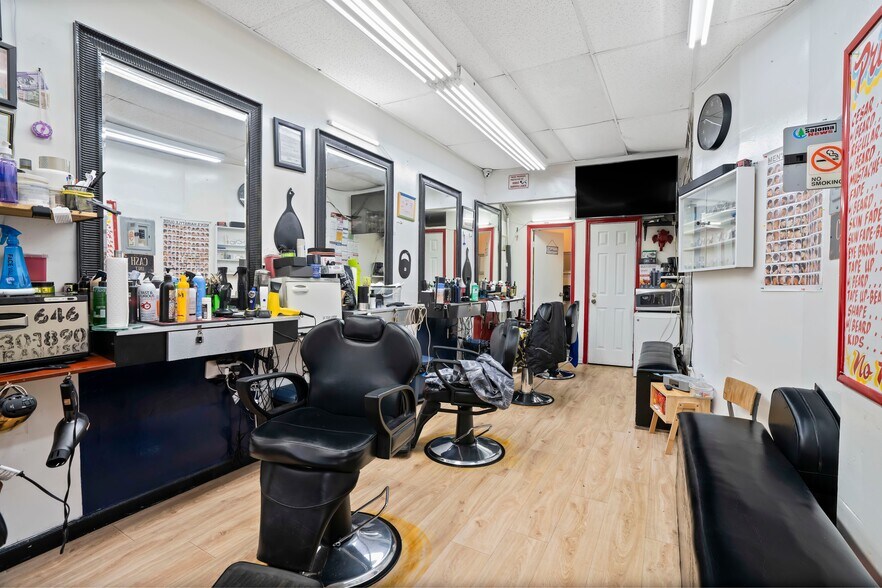 More Photos Of 1536 Gates Ave, Brooklyn Flex For Sale