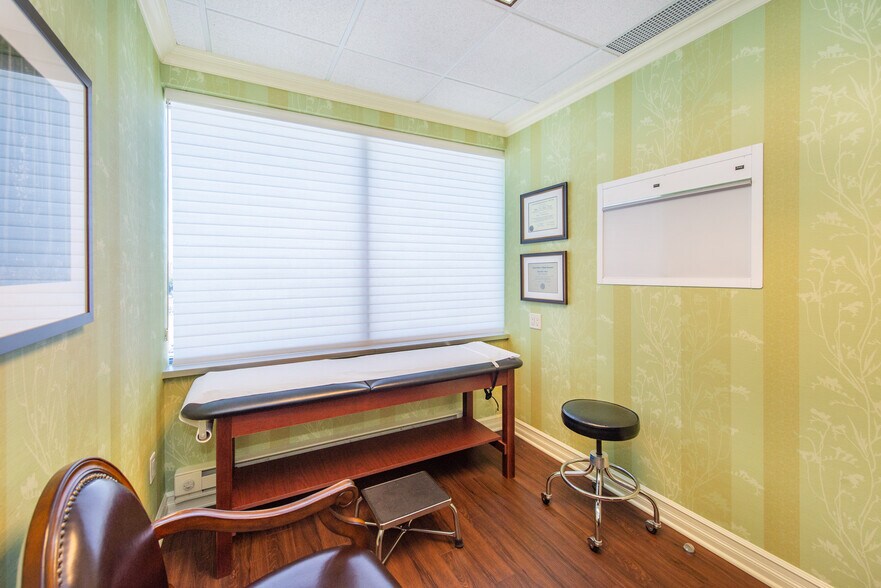 More Photos Of 2 Lincoln Hwy, Edison Medical For Lease