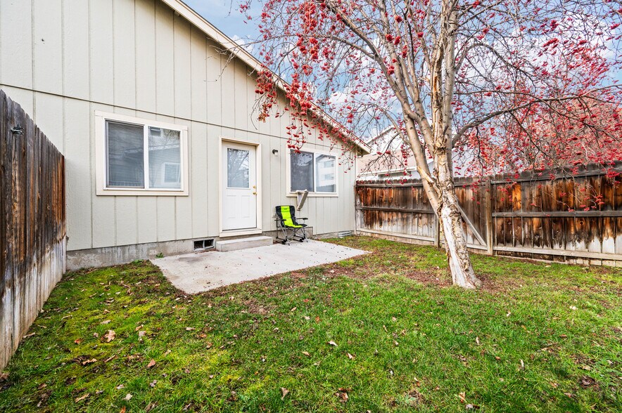 More Photos Of 2150 SW Canyon Dr, Redmond Apartments For Sale