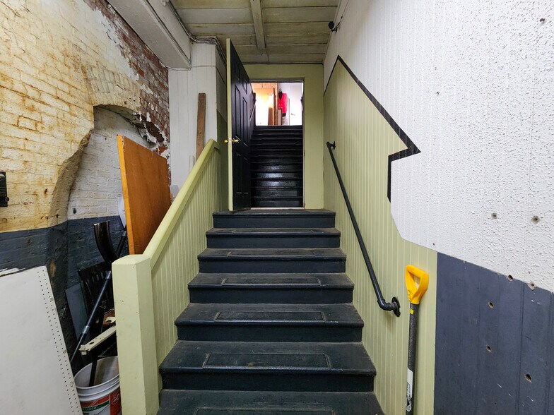 More Photos Of 460 Globe St, Fall River Showroom For Sale