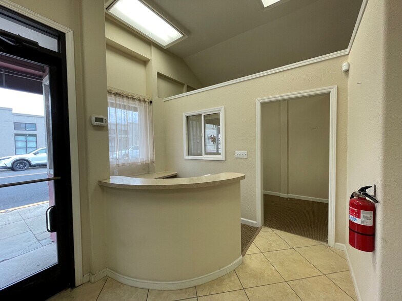 More Photos Of 130 W A St, Dixon Office For Lease