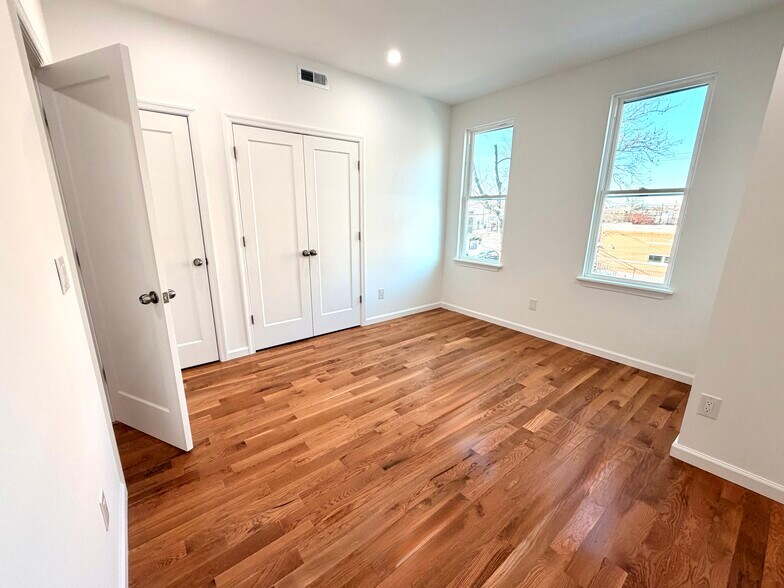 More Photos Of 5352 Cedar Ave, Philadelphia Apartments For Sale