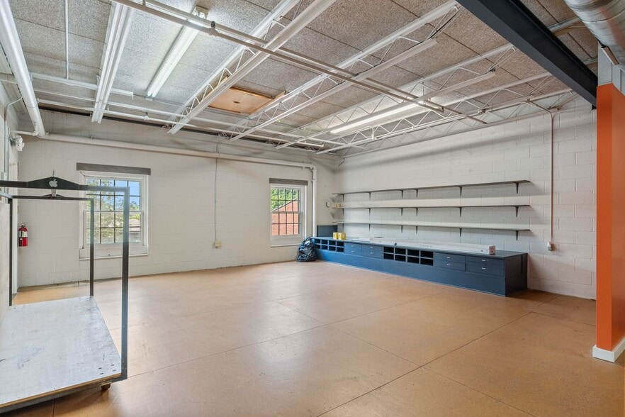 More Photos Of 1320 E Washington St, Louisville Light Manufacturing For Sale