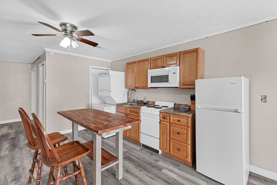 More Photos Of 973 W Main St, Abingdon Specialty For Sale