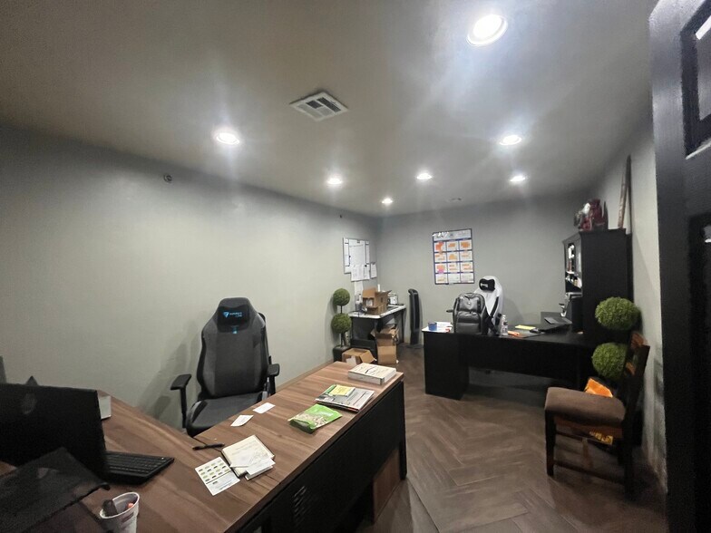 More Photos Of 4130-4150 Will Rogers Pky, Oklahoma City Warehouse For Lease