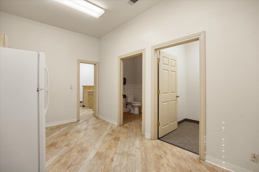 More Photos Of 1305 Paluxy Rd, Granbury Medical For Sale